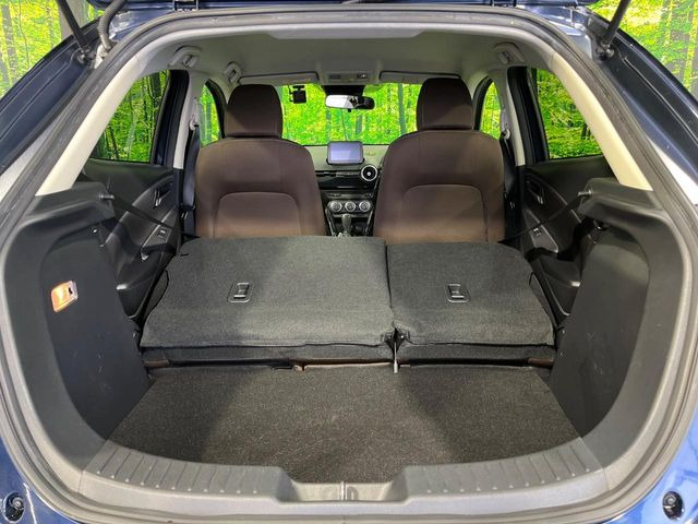 ���i�̂���������ʋ΁A���}���ɏ\���ȉ׎��X�y�[�X���m�ۂ��Ă���܂��B�Z�J���h�V�[�g��|���ƁA�傫�ȉו��̐ύڂ��\�ł���