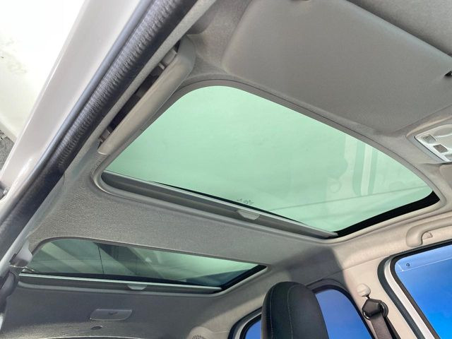 ���p�m���}�~�b�N�K���X���[�t:�唗�͂̃p�m���}���[�t�́A�㕔���Ȃɂ܂ő����Ă���A�J���I�ȋ�Ԃ����y���݂��������܂��B