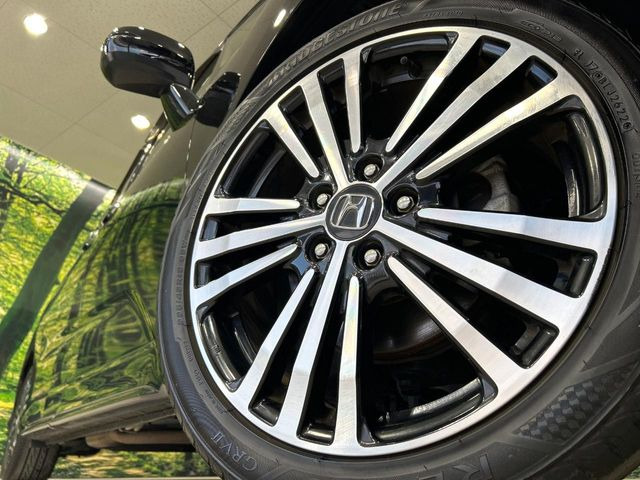 �y����18�C���`�A���~�z�C�[���z�O�ςɃ}�b�`���������A���~�z�C�[���𑕒����Ă���܂��B�e��ЊO�A���~�z�C�[����A�X�^�b�h���X�^�C�����戵�����Ă���܂��B���񂲑��k����������