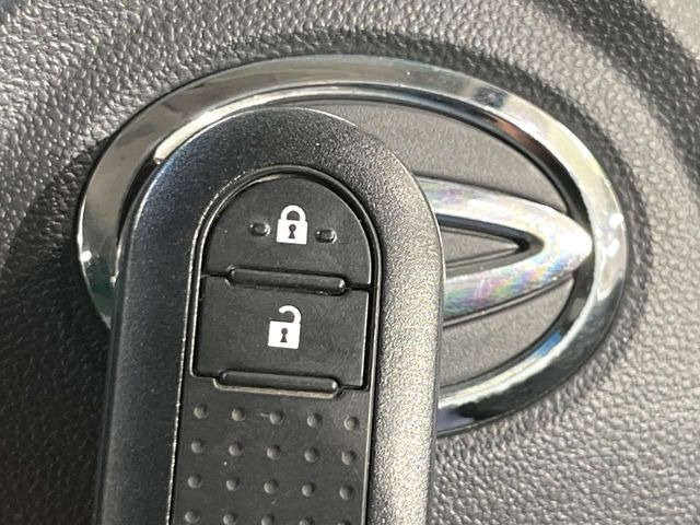 �y�L�[�t���[�V�X�e���z�J�o����|�P�b�g�ɓ��ꂽ�܂܂ł��h�A�̎{���E�������\�ȃX�}�[�g�L�[�𑕔��B�G���W���̃I���E�I�t�����J�M�����o���K�v����������Ƃ��Ă��֗��ł���