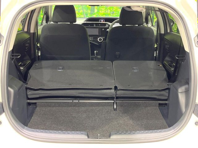 ���i�̂���������ʋ΁A���}���ɏ\���ȉ׎��X�y�[�X���m�ۂ��Ă���܂��B�Z�J���h�V�[�g��|���ƁA�傫�ȉו��̐ύڂ��\�ł���