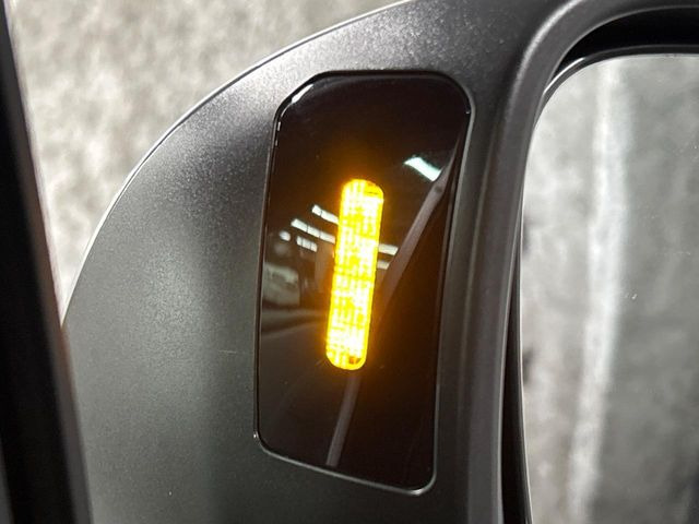 �y�����r�[�N���f�B�e�B�N�V�����z���s���A�h�A�~���[�̎��p�ɂȂ�₷���ӏ��Ɍ㑱�Ԃ��ڋ߂���ƃT�C�h�~���[�t�߂Ɍx����\���A�h���C�o�[�ɒ��ӊ��N�ƁA����̍ۂ̓n���h��������A�V�X�g�����܂��B