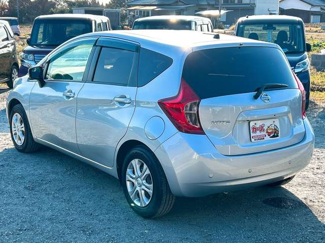 ���X�ł͌y�����Ԃ��畁�ʎԂ܂ŕ��L���I�[�����[�J�[�̎Ԏ�E�F�E�O���[�h��L�x�ɑ����Ă���܂��B