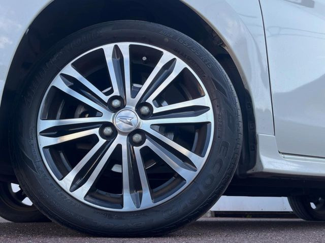 �y����15�C���`�A���~�z�C�[���z�O�ςɃ}�b�`���������A���~�z�C�[���𑕒����Ă���܂��B�e��ЊO�A���~�z�C�[����A�X�^�b�h���X�^�C�����戵�����Ă���܂��B���񂲑��k����������