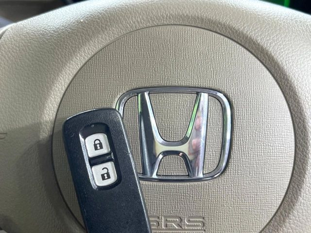 �yHonda�X�}�[�g�L�[�z�J�o����|�P�b�g�ɓ��ꂽ�܂܂ł��h�A�̎{���E�������\�ȃX�}�[�g�L�[�𑕔��B�G���W���̃I���E�I�t�����J�M�����o���K�v����������Ƃ��Ă��֗��ł���