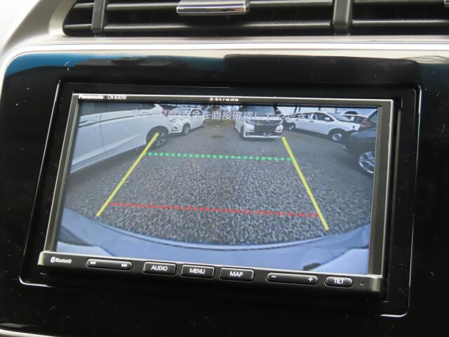 �o�b�N�J�����𑕔����Ă���܂��B���Ԏ��ɑ�ϖ𗧂��܂����^�]�����ȕ��̖����ɂȂ��Ă���܂��B