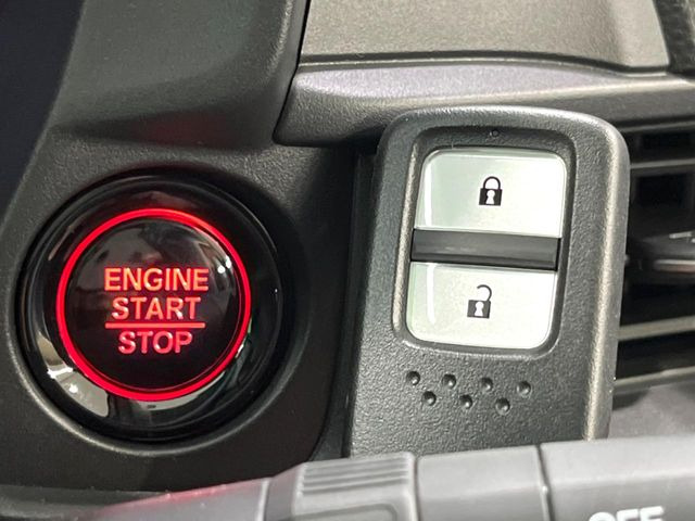 �yHonda�X�}�[�g�L�[�z�J�o����|�P�b�g�ɓ��ꂽ�܂܂ł��h�A�̎{���E�������\�ȃX�}�[�g�L�[�𑕔��B�G���W���̃I���E�I�t�����J�M�����o���K�v����������Ƃ��Ă��֗��ł���