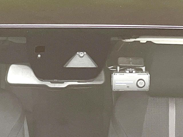 �y�X�}�[�g�V�e�B�u���[�L�T�|�[�g�z�ᑬ���s���ɑO���̎ԗ�����F�����A�Փ˂������Ȏ��͌x��ƃu���[�L�ŏՓˉ���Ɣ�Q�y�����A�V�X�g�B�����S�Ƀh���C�u�����y���݂��������܂��B