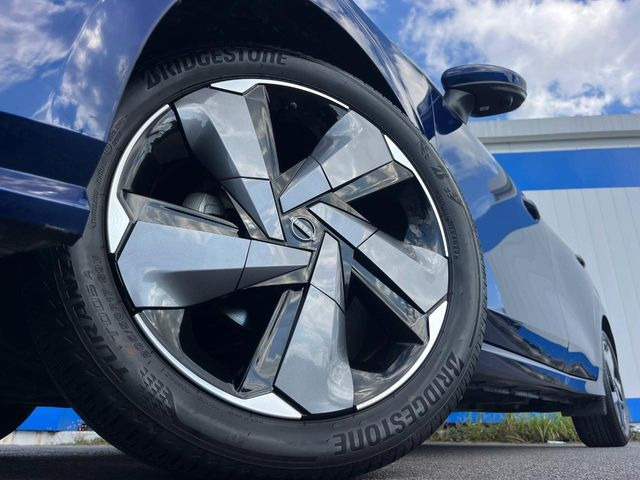 �y����17�C���`�A���~�z�C�[���z�O�ςɃ}�b�`���������A���~�z�C�[���𑕒����Ă���܂��B�e��ЊO�A���~�z�C�[����A�X�^�b�h���X�^�C�����戵�����Ă���܂��B���񂲑��k����������