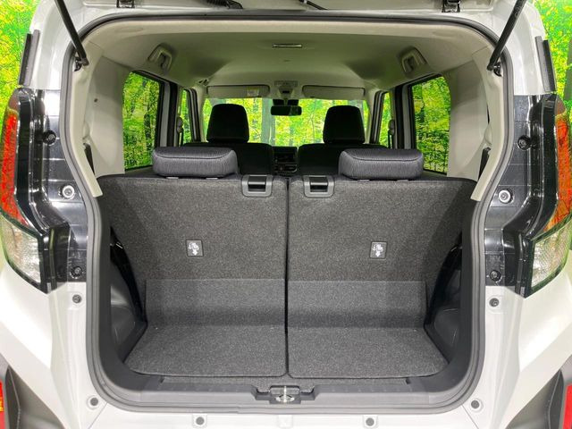 ���i�̂���������ʋ΁A���}���ɏ\���ȉ׎��X�y�[�X���m�ۂ��Ă���܂��B�Z�J���h�V�[�g��|���ƁA�傫�ȉו��̐ύڂ��\�ł���