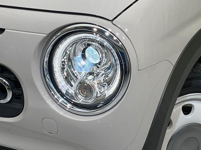 �yLED�w�b�h���C�g�z���V����ԑ��s�����ǍD�Ȏ��E���m�ۂ����S���ĉ^�]�ł��鍂�P�xLED�w�b�h���C�g�𑕔�!�_�����x�������A����d�͂��}�����Ă��܂��B