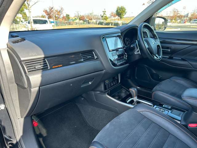 ���X�ł͂��_�񒸂��܂������q�l�Ƀh���C�u���R�[�_�[��K���X�R�[�e�B���O�{�H�ȂǁA���l�i��}���Ă��񋟂����Ē����Ă���܂��B�ڍׂ̓X�^�b�t�܂ł��C�y�ɂ��₢���킹���������܂��B