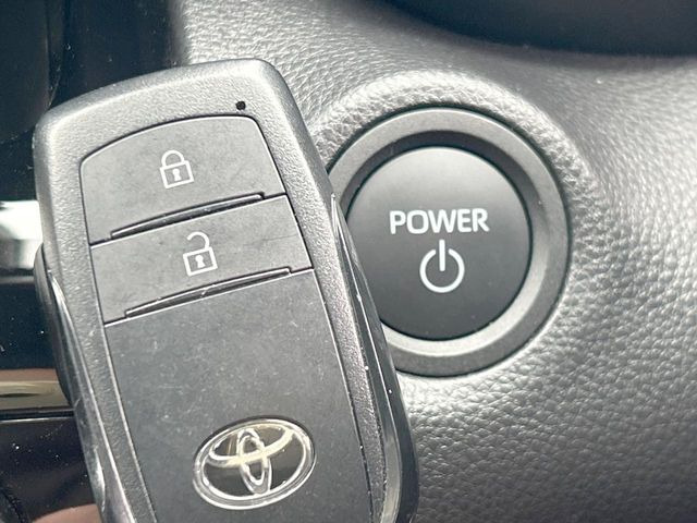 �y�X�}�[�g�L�[�z�J�o����|�P�b�g�ɓ��ꂽ�܂܂ł��h�A�̎{���E�������\�ȃX�}�[�g�L�[�𑕔��B�G���W���̃I���E�I�t�����J�M�����o���K�v����������Ƃ��Ă��֗��ł���