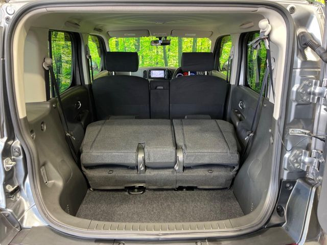 ���i�̂���������ʋ΁A���}���ɏ\���ȉ׎��X�y�[�X���m�ۂ��Ă���܂��B�Z�J���h�V�[�g��|���ƁA�傫�ȉו��̐ύڂ��\�ł���