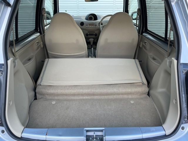 ���i�̂���������ʋ΁A���}���ɏ\���ȉ׎��X�y�[�X���m�ۂ��Ă���܂��B�Z�J���h�V�[�g��|���ƁA�傫�ȉו��̐ύڂ��\�ł���