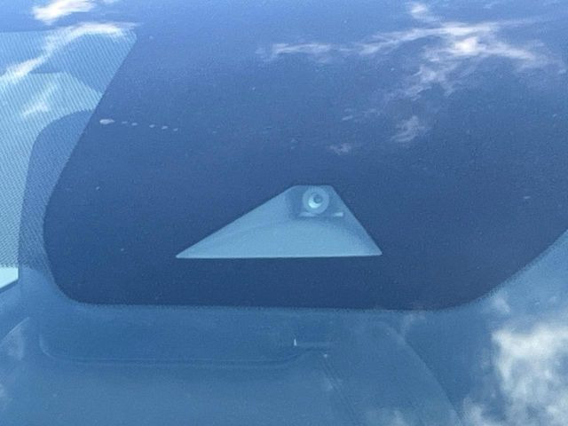 �y�G�}�[�W�F���V�[�u���[�L�z���s���ɑO���̎ԗ�����F�����A�Փ˂������Ȏ��͌x��ƃu���[�L�ŏՓˉ���Ɣ�Q�y�����A�V�X�g�B�����S�Ƀh���C�u�����y���݂��������܂��B