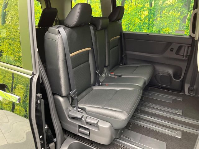 �Z�J���h�V�[�g�͒������������ƂȂ��Ă���A�X���C�h����ΒʘH�X�y�[�X���o��!�O��̈ړ����Ƃ��Ă��ȒP�ł���������A8����Ԏ������K�ȍ���S�n�̃V�[�g�ƂȂ��Ă��܂���