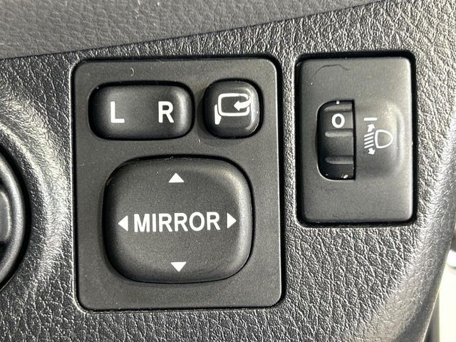 �y�d���i�[�~���[�z�T�C�h�~���[�͓d���i�[���ƂȂ��Ă���A�������ԏ�ł��L�Y�������X�N��}�����܂��B