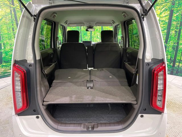 ���i�̂���������ʋ΁A���}���ɏ\���ȉ׎��X�y�[�X���m�ۂ��Ă���܂��B�Z�J���h�V�[�g��|���ƁA�傫�ȉו��̐ύڂ��\�ł���