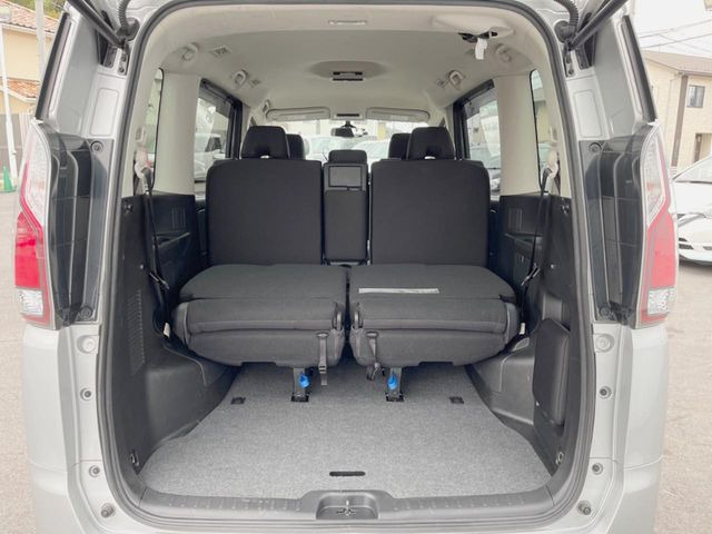 ���i�̂���������ʋ΁A���}���ɏ\���ȉ׎��X�y�[�X���m�ۂ��Ă���܂��B�Z�J���h�V�[�g��|���ƁA�傫�ȉו��̐ύڂ��\�ł���