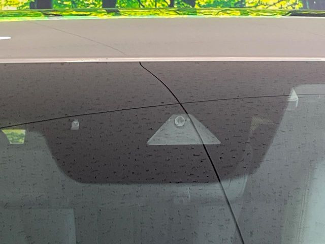 �yi-ACTIVESENSE�z���s���ɑO���̎ԗ�����F�����A�Փ˂������Ȏ��͌x��ƃu���[�L�ŏՓˉ���Ɣ�Q�y�����A�V�X�g�B�����S�Ƀh���C�u�����y���݂��������܂��B