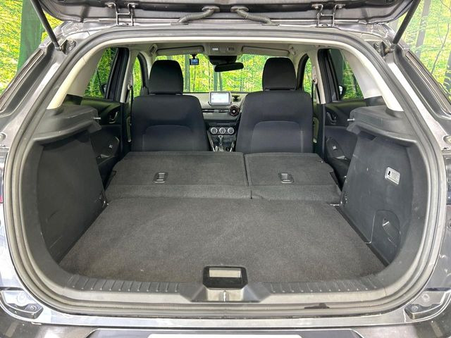 ���i�̂���������ʋ΁A���}���ɏ\���ȉ׎��X�y�[�X���m�ۂ��Ă���܂��B�Z�J���h�V�[�g��|���ƁA�傫�ȉו��̐ύڂ��\�ł���