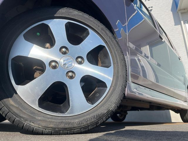 �y����14�C���`�A���~�z�C�[���z�O�ςɃ}�b�`���������A���~�z�C�[���𑕒����Ă���܂��B�e��ЊO�A���~�z�C�[����A�X�^�b�h���X�^�C�����戵�����Ă���܂��B���񂲑��k����������