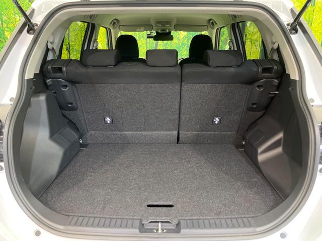 ���i�̂���������ʋ΁A���}���ɏ\���ȉ׎��X�y�[�X���m�ۂ��Ă���܂��B�Z�J���h�V�[�g��|���ƁA�傫�ȉו��̐ύڂ��\�ł���