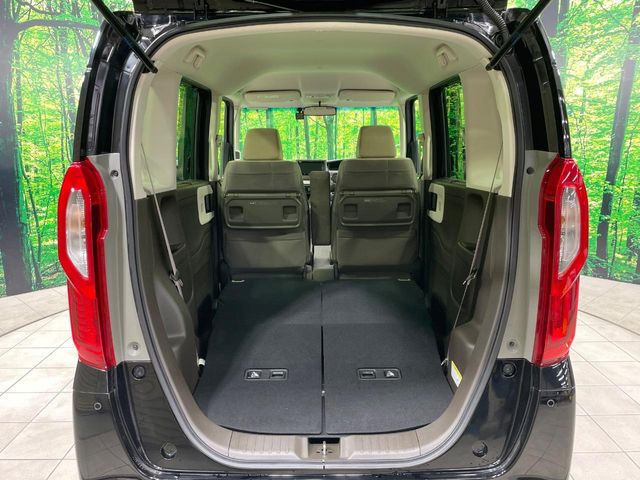 ���i�̂���������ʋ΁A���}���ɏ\���ȉ׎��X�y�[�X���m�ۂ��Ă���܂��B�Z�J���h�V�[�g��|���ƁA�傫�ȉו��̐ύڂ��\�ł���