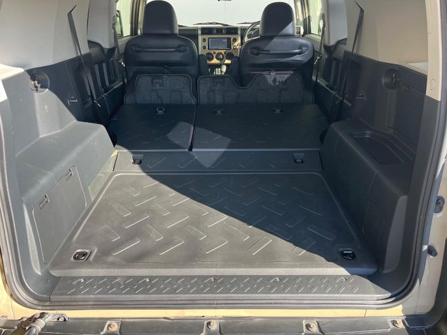 ���i�̂���������ʋ΁A���}���ɏ\���ȉ׎��X�y�[�X���m�ۂ��Ă���܂��B�Z�J���h�V�[�g��|���ƁA�傫�ȉו��̐ύڂ��\�ł���