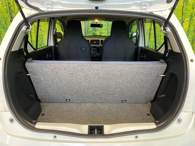 ���i�̂���������ʋ΁A���}���ɏ\���ȉ׎��X�y�[�X���m�ۂ��Ă���܂��B�Z�J���h�V�[�g��|���ƁA�傫�ȉו��̐ύڂ��\�ł���