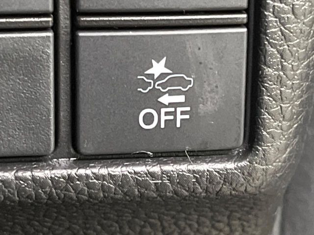 ���s���ɑO���̎ԗ�����F�����A�Փ˂������Ȏ��͌x��ƃu���[�L�ŏՓˉ���Ɣ�Q�y�����A�V�X�g�B�����S�Ƀh���C�u�����y���݂��������܂��B