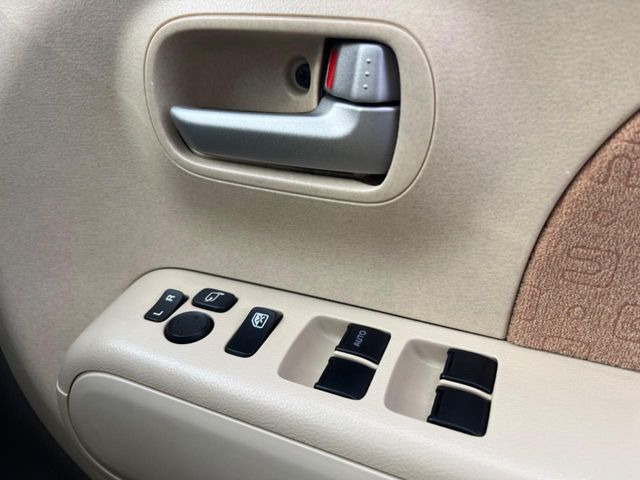 �y�d���i�[�~���[�z�T�C�h�~���[�͓d���i�[���ƂȂ��Ă���A�������ԏ�ł��L�Y�������X�N��}�����܂��B