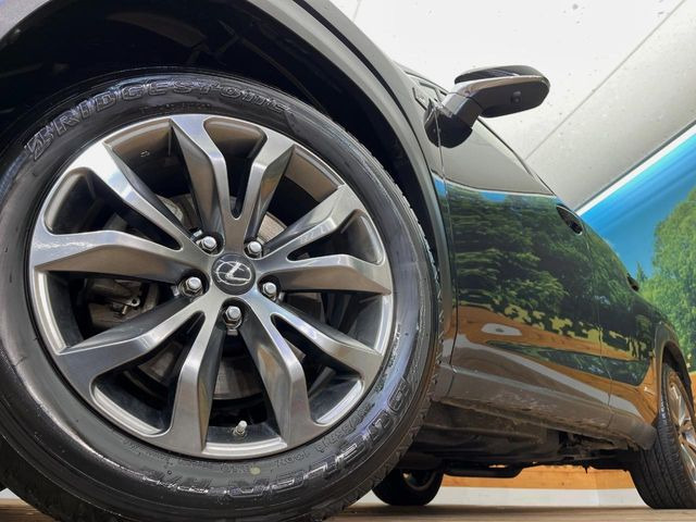 �y����18�C���`�A���~�z�C�[���z�O�ςɃ}�b�`���������A���~�z�C�[���𑕒����Ă���܂��B�e��ЊO�A���~�z�C�[����A�X�^�b�h���X�^�C�����戵�����Ă���܂��B���񂲑��k����������