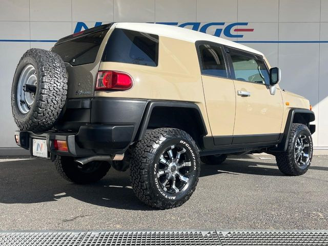 ��D�]�𒸂��Ă���܂��{�f�B�̒e�X�v���b�V���R�[�g���D�]��t���B�ʏ�̃K���X�R�[�g�ƈقȂ�A�ϋv�N��6�N�̖��@���K���X�R�[�e�B���O���A�{�f�B���L���C�ȏ�Ԃɕۂ��Ă���܂��B