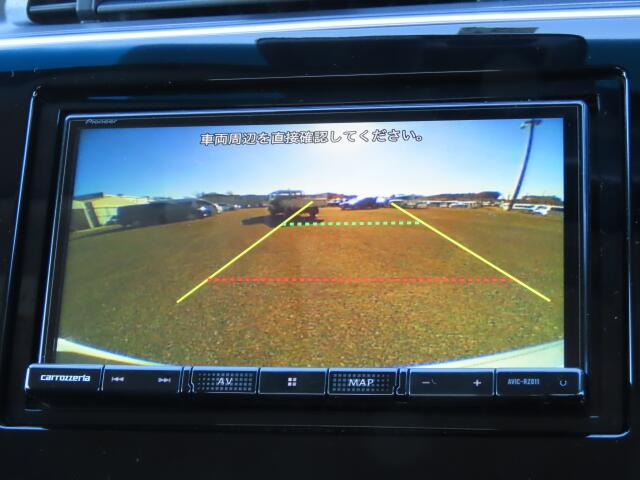 バックカメラを装備しております。駐車時に大変役立ちますよ♪運転が苦手な方の味方になってくれます。