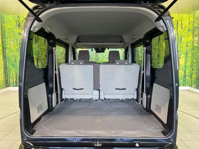 ���i�̂���������ʋ΁A���}���ɏ\���ȉ׎��X�y�[�X���m�ۂ��Ă���܂��B�Z�J���h�V�[�g��|���ƁA�傫�ȉו��̐ύڂ��\�ł���