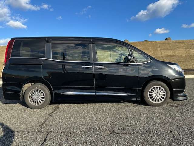 エスクァイアハイブリッド1.8 Xi