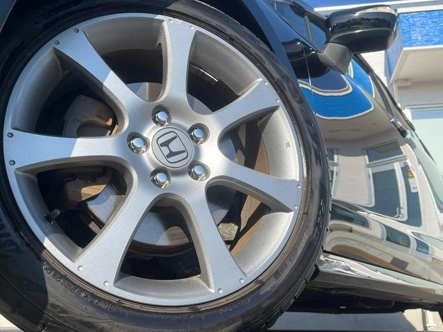 �y����18�C���`�A���~�z�C�[���z�O�ςɃ}�b�`���������A���~�z�C�[���𑕒����Ă���܂��B�e��ЊO�A���~�z�C�[����A�X�^�b�h���X�^�C�����戵�����Ă���܂��B���񂲑��k����������