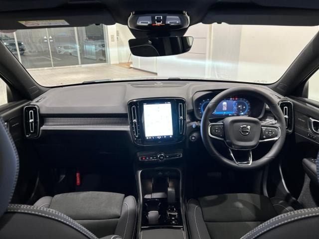XC40ウルトラ B4 AWD ダークエディション 4WD