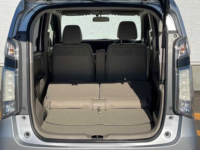 ���i�̂���������ʋ΁A���}���ɏ\���ȉ׎��X�y�[�X���m�ۂ��Ă���܂��B�Z�J���h�V�[�g��|���ƁA�傫�ȉו��̐ύڂ��\�ł���