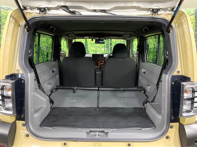 ���i�̂���������ʋ΁A���}���ɏ\���ȉ׎��X�y�[�X���m�ۂ��Ă���܂��B�Z�J���h�V�[�g��|���ƁA�傫�ȉו��̐ύڂ��\�ł���