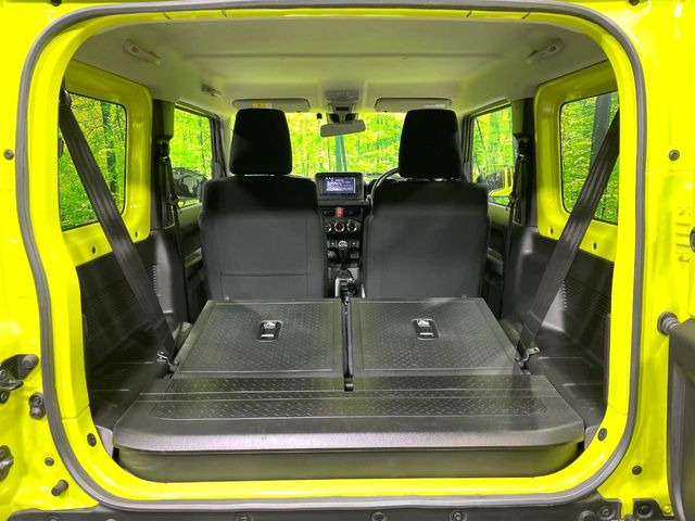 ���i�̂���������ʋ΁A���}���ɏ\���ȉ׎��X�y�[�X���m�ۂ��Ă���܂��B�Z�J���h�V�[�g��|���ƁA�傫�ȉו��̐ύڂ��\�ł���