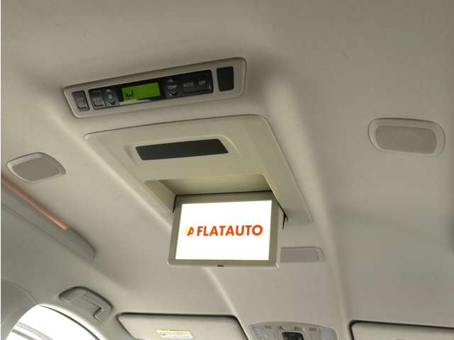 【電動後席モニター】プレミアムサウンド専用!電動開閉後席フリップダウンモニターです。5.1chサウンド、18スピーカーの専用音響システムとなり、人気の装備になります。