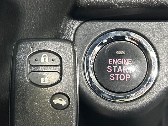 �y�A�N�Z�X�L�[&�v�b�V���X�^�[�g�z�J�o����|�P�b�g�ɓ��ꂽ�܂܂ł��h�A�̎{���E�������\�ȃX�}�[�g�L�[�𑕔��B�G���W���̃I���E�I�t�����J�M�����o���K�v�������A�{�^�����v�b�V�����邾����OK��