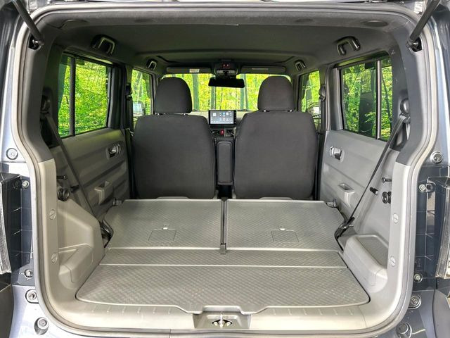 ���i�̂���������ʋ΁A���}���ɏ\���ȉ׎��X�y�[�X���m�ۂ��Ă���܂��B�Z�J���h�V�[�g��|���ƁA�傫�ȉו��̐ύڂ��\�ł���