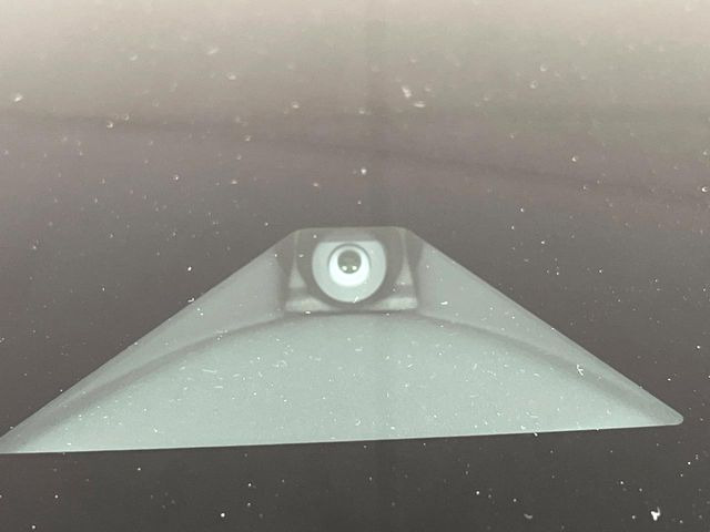 �y�C���e���W�F���g�G�}�[�W�F���V�[�u���[�L�z�t�����g�J�����őO���̎ԗ�����s�҂����m�B�Փ˂������Ȏ��͏Փ˔�Q�y���u���[�L���쓮�A�Փˉ�����T�|�[�g�B�����S�Ƀh���C�u�����y���݂��������܂��B