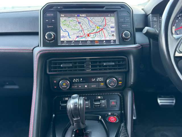 �W����ɂ͏펞GT-R35�̍݌ɂ�10��قǓW�����Ă���܂��B�O���E�����E����A�O���[�h���l�X�ɂȂ�܂��̂ŁA�C�ɂȂ���𐥔�ԋ߂ł����ɂȂ��Ă��������B