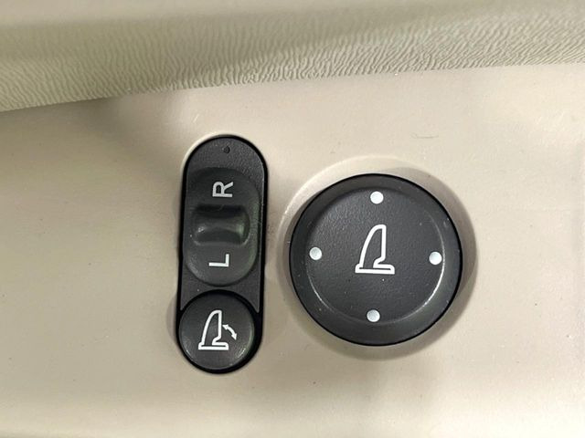 �y�d���i�[�~���[�z�T�C�h�~���[�͓d���i�[���ƂȂ��Ă���A�������ԏ�ł��L�Y�������X�N��}�����܂��B