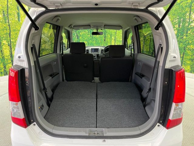 ���i�̂���������ʋ΁A���}���ɏ\���ȉ׎��X�y�[�X���m�ۂ��Ă���܂��B�Z�J���h�V�[�g��|���ƁA�傫�ȉו��̐ύڂ��\�ł���